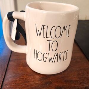 Rae Dunn Harry Potter Welcome to Hogwarts coffee cup Mug